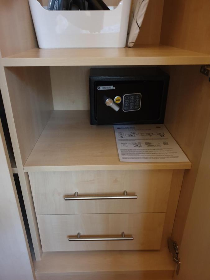 London Luxury Apartments 3 Bedroom Sleeps 8 With 3 Bathrooms 5 Mins Walk To Tube Station Free Parking Ίλφορντ Εξωτερικό φωτογραφία