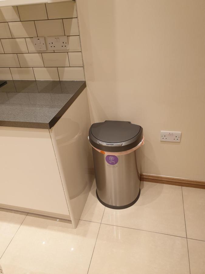 London Luxury Apartments 3 Bedroom Sleeps 8 With 3 Bathrooms 5 Mins Walk To Tube Station Free Parking Ίλφορντ Εξωτερικό φωτογραφία