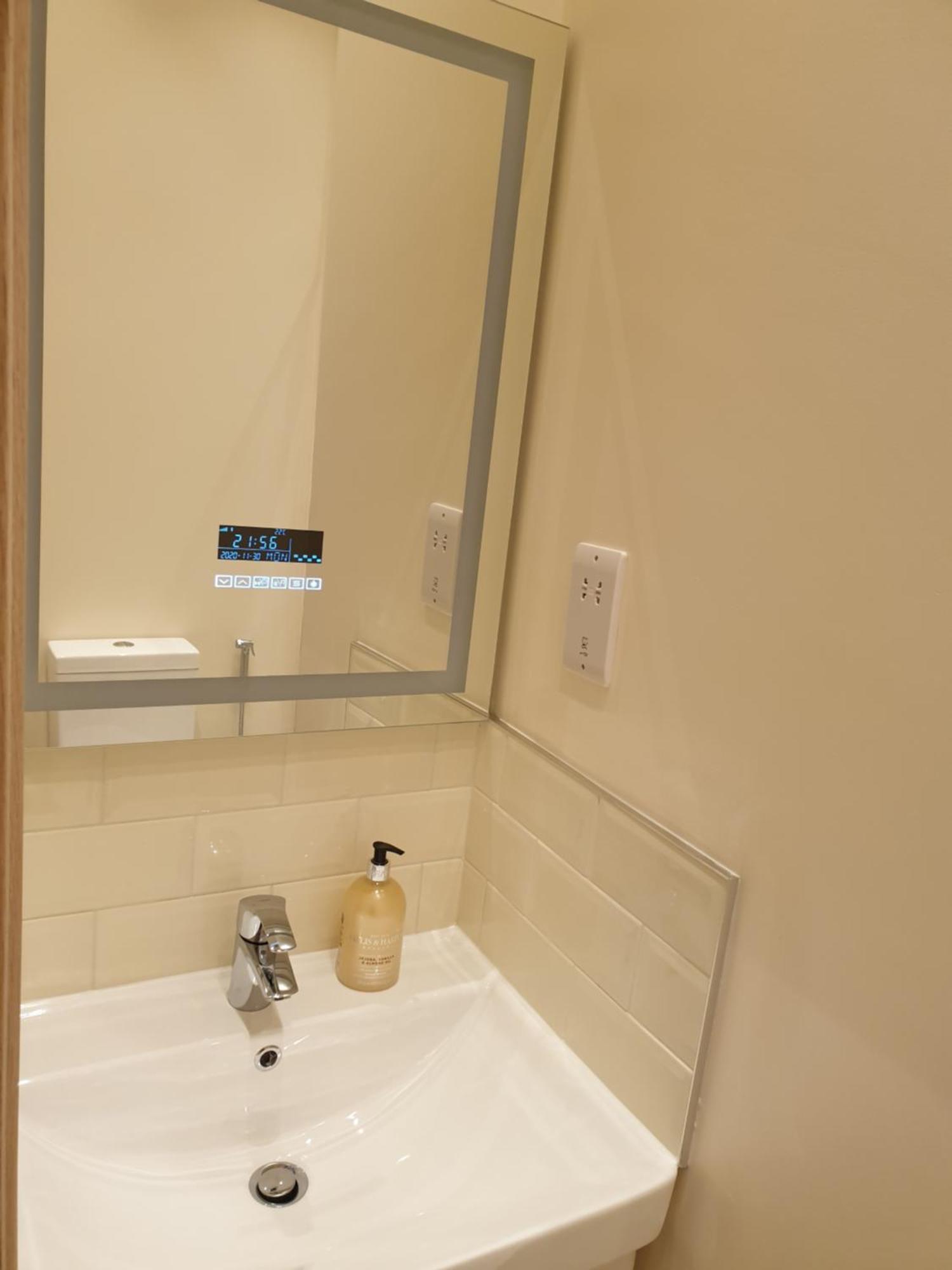 London Luxury Apartments 3 Bedroom Sleeps 8 With 3 Bathrooms 5 Mins Walk To Tube Station Free Parking Ίλφορντ Εξωτερικό φωτογραφία