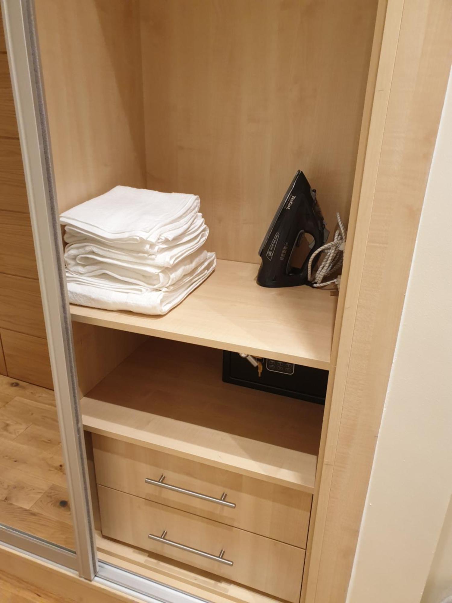 London Luxury Apartments 3 Bedroom Sleeps 8 With 3 Bathrooms 5 Mins Walk To Tube Station Free Parking Ίλφορντ Εξωτερικό φωτογραφία