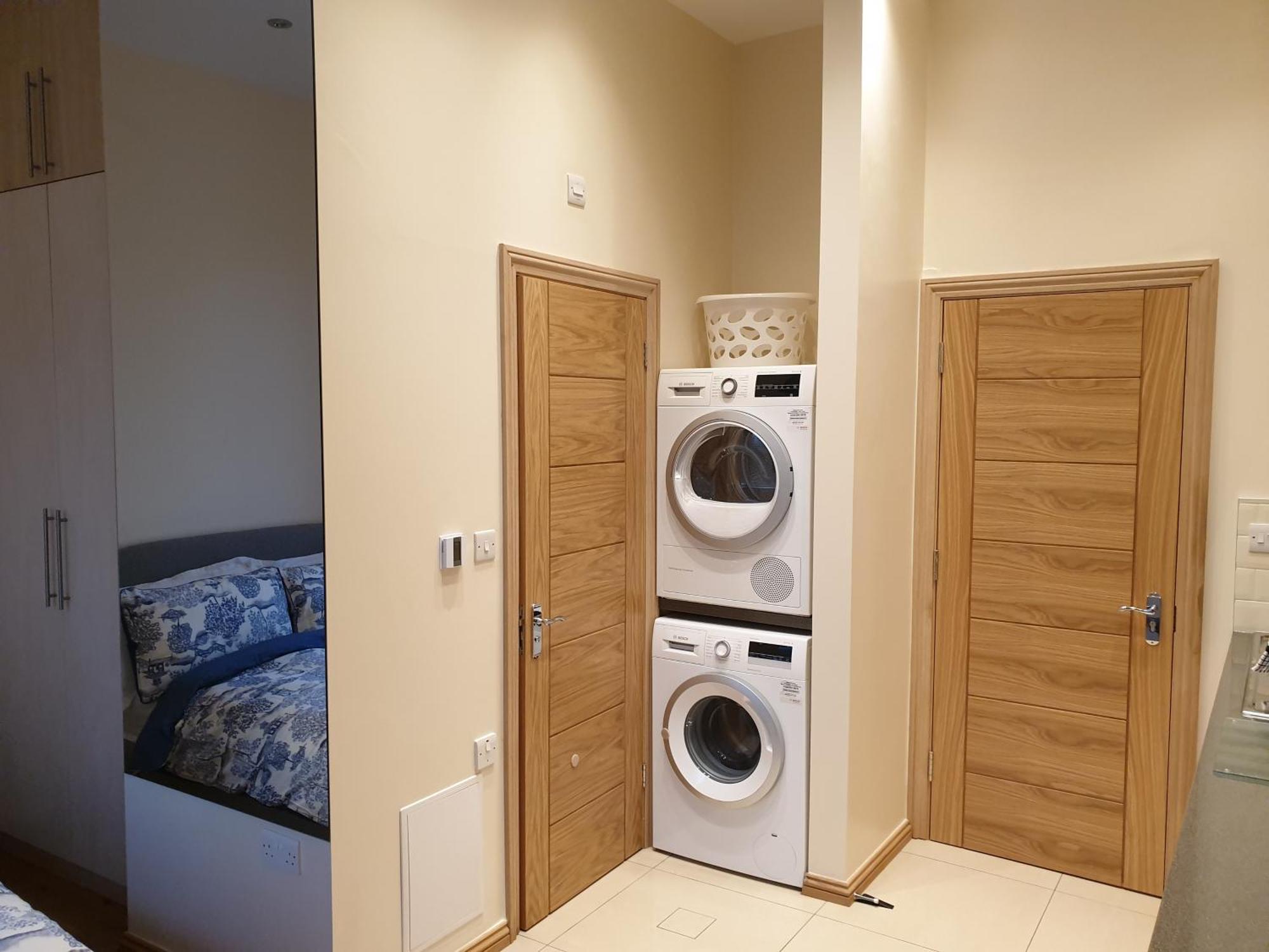 London Luxury Apartments 3 Bedroom Sleeps 8 With 3 Bathrooms 5 Mins Walk To Tube Station Free Parking Ίλφορντ Εξωτερικό φωτογραφία