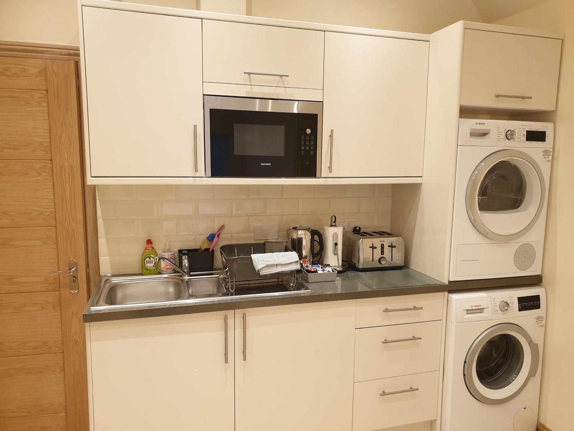 London Luxury Apartments 3 Bedroom Sleeps 8 With 3 Bathrooms 5 Mins Walk To Tube Station Free Parking Ίλφορντ Εξωτερικό φωτογραφία