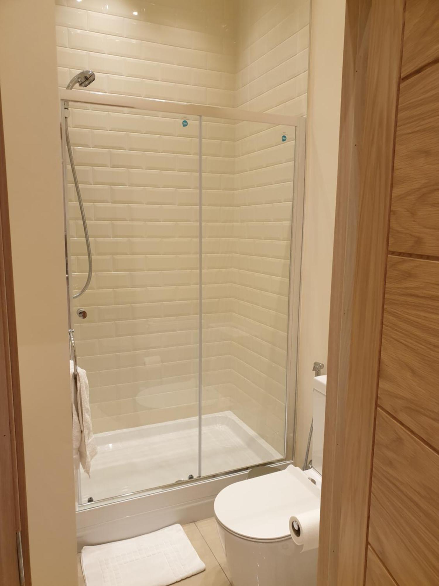 London Luxury Apartments 3 Bedroom Sleeps 8 With 3 Bathrooms 5 Mins Walk To Tube Station Free Parking Ίλφορντ Εξωτερικό φωτογραφία