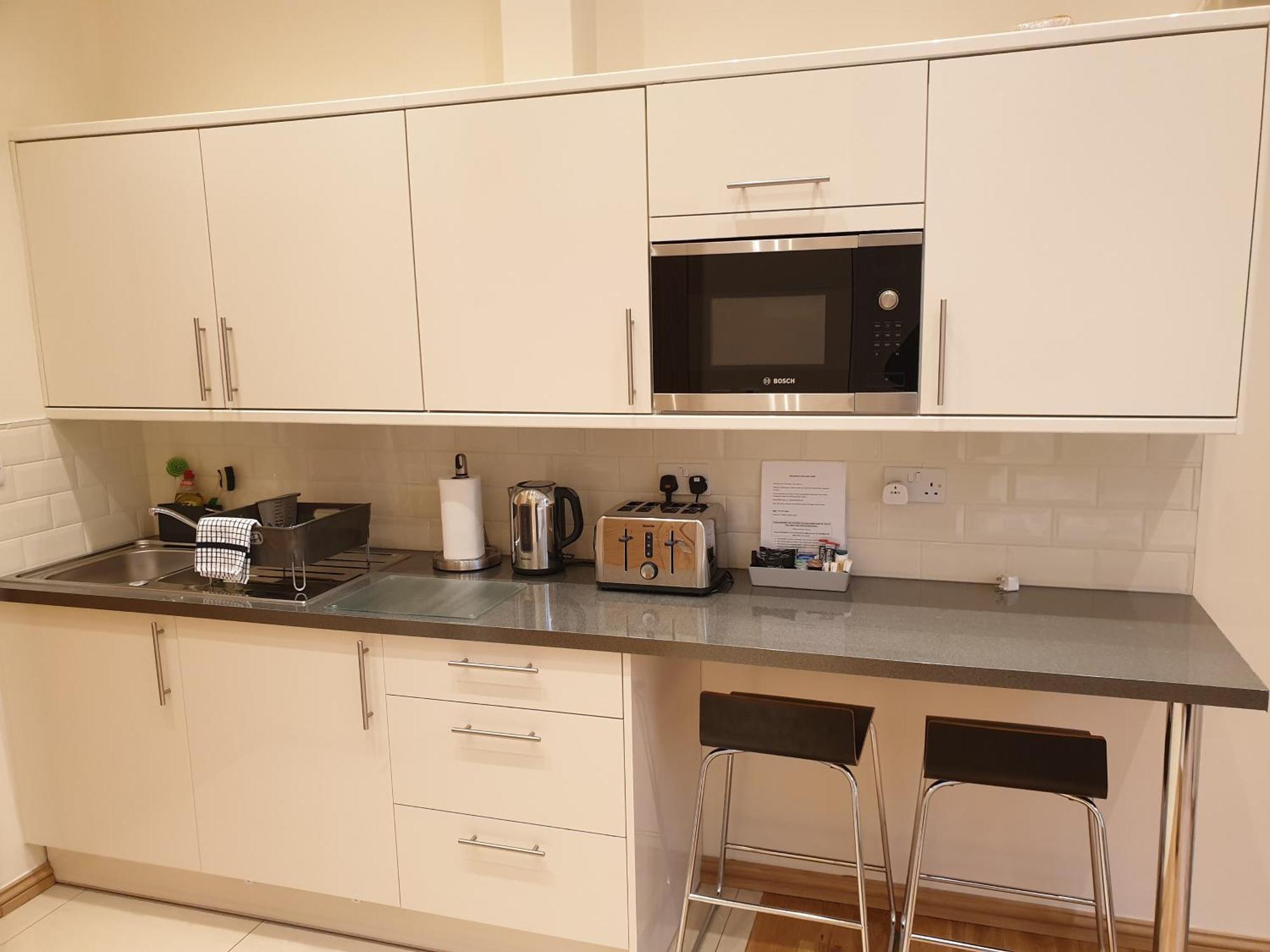 London Luxury Apartments 3 Bedroom Sleeps 8 With 3 Bathrooms 5 Mins Walk To Tube Station Free Parking Ίλφορντ Εξωτερικό φωτογραφία