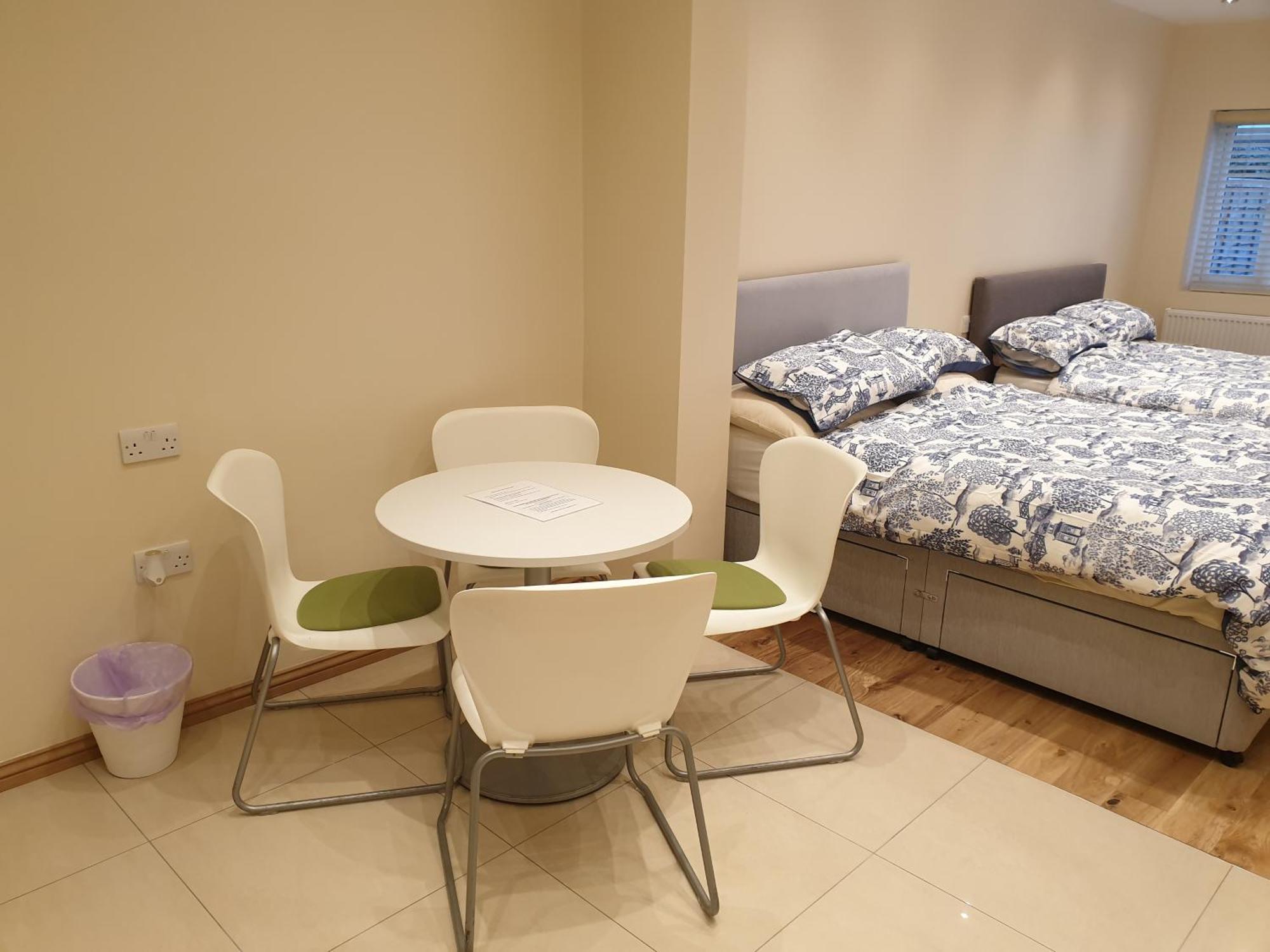 London Luxury Apartments 3 Bedroom Sleeps 8 With 3 Bathrooms 5 Mins Walk To Tube Station Free Parking Ίλφορντ Εξωτερικό φωτογραφία