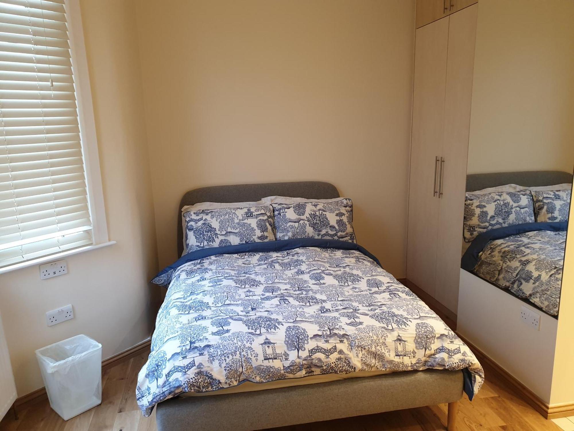 London Luxury Apartments 3 Bedroom Sleeps 8 With 3 Bathrooms 5 Mins Walk To Tube Station Free Parking Ίλφορντ Εξωτερικό φωτογραφία
